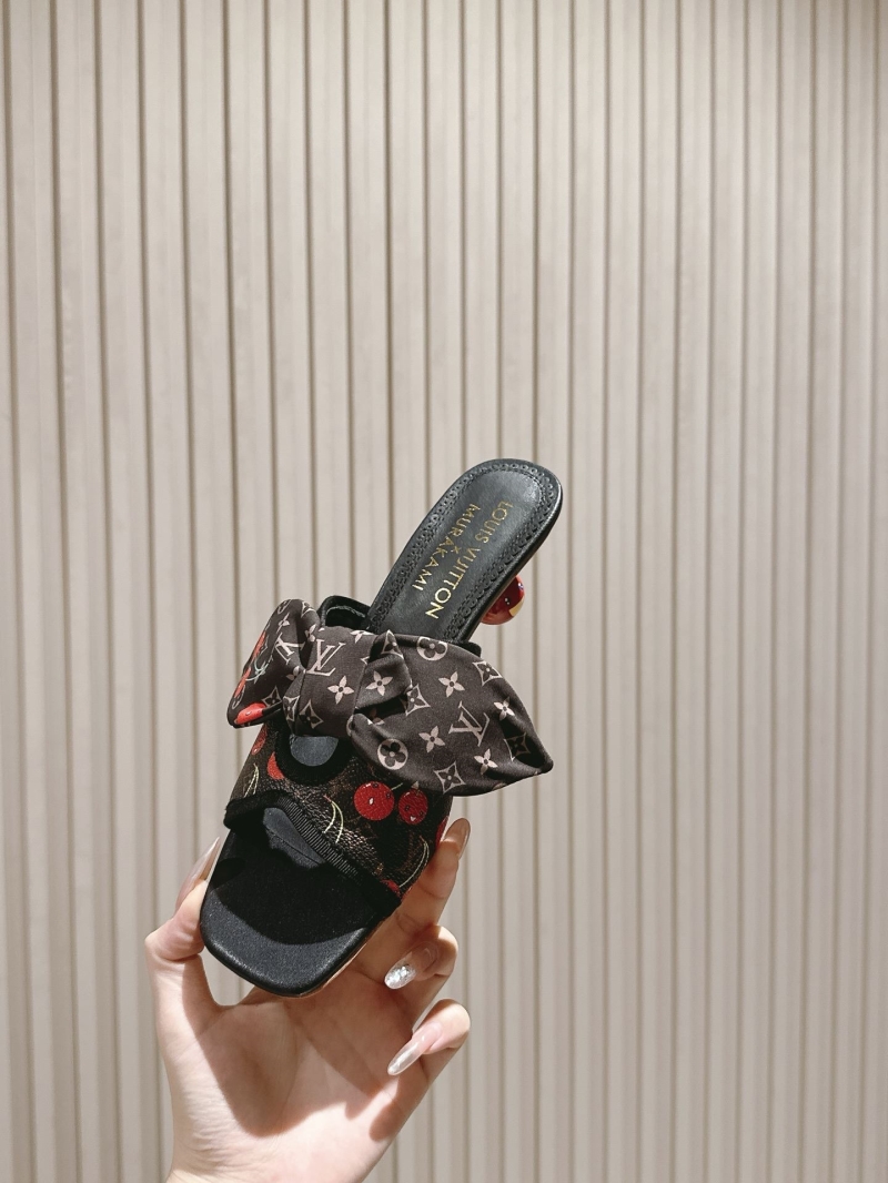 l0vis Vvtt0n slippers